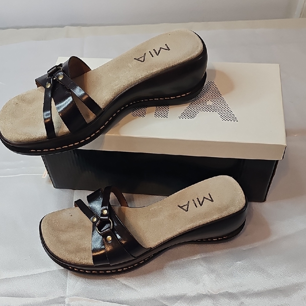 MIA Women's Black Slide Sandals